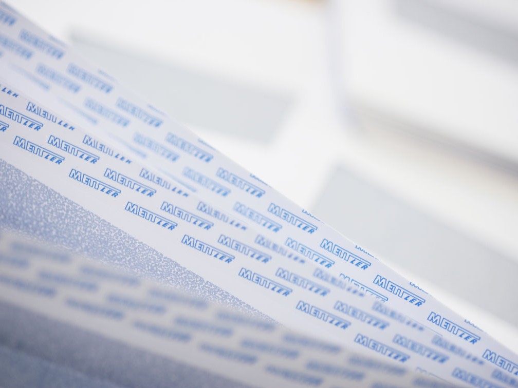 Detailaufnahme aus der Couvertproduktion der Mettler Couvert AG